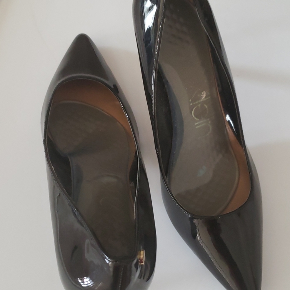 Shoes - Picture 5 of 8